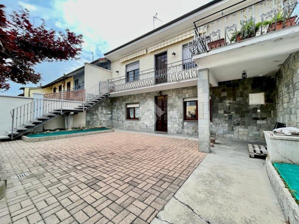 casa indipendente in vendita a Carmagnola in zona San Bernardo