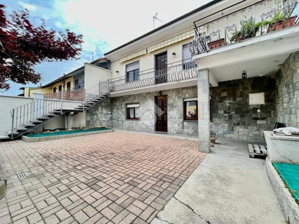 casa indipendente in vendita a Carmagnola in zona San Bernardo