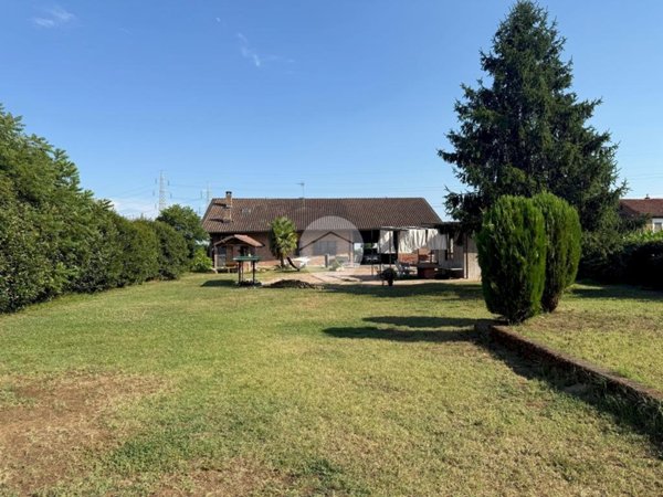 casa indipendente in vendita a Carmagnola