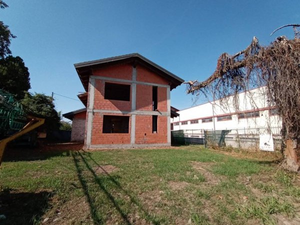 casa indipendente in vendita a Carmagnola in zona Bossola