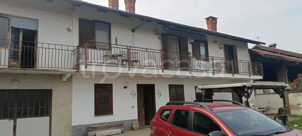 casa indipendente in vendita a Carmagnola in zona Vallongo