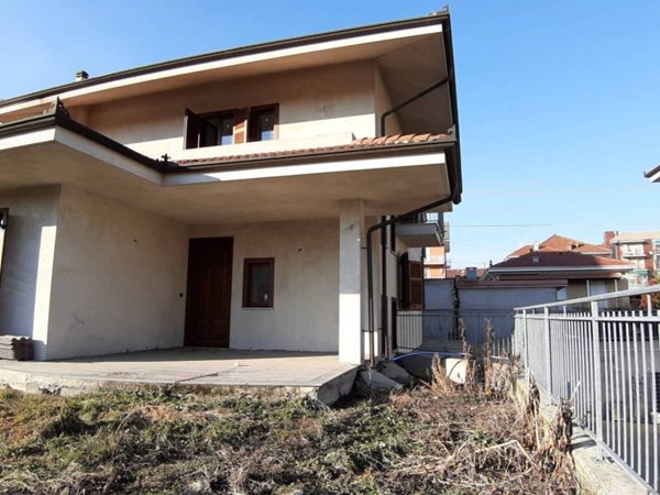 casa indipendente in vendita a Carmagnola in zona San Giovanni