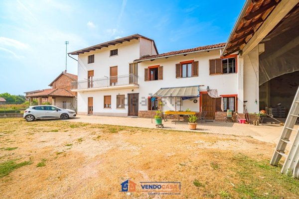 esavano in vendita a Carmagnola in zona Casanova