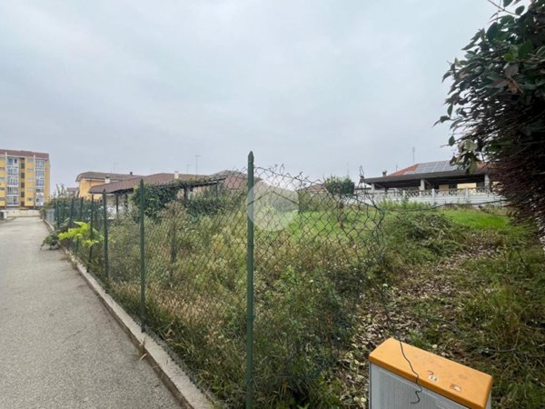 terreno edificabile in vendita a Carmagnola