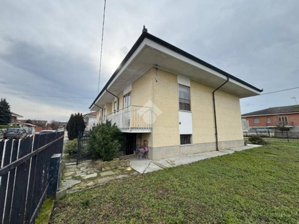 casa indipendente in vendita a Carmagnola in zona Tuninetti