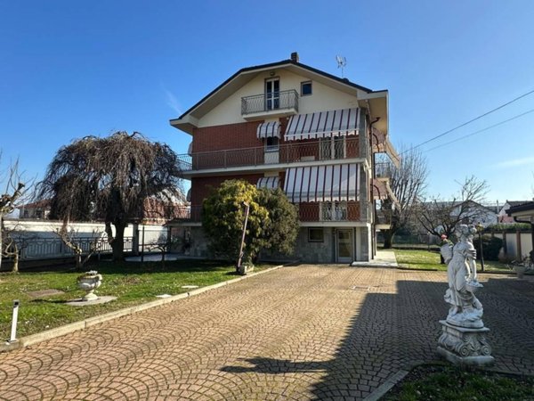 casa indipendente in vendita a Carmagnola in zona Cavalleri