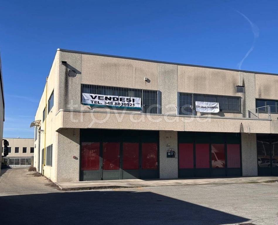 locale commerciale in vendita a Carmagnola