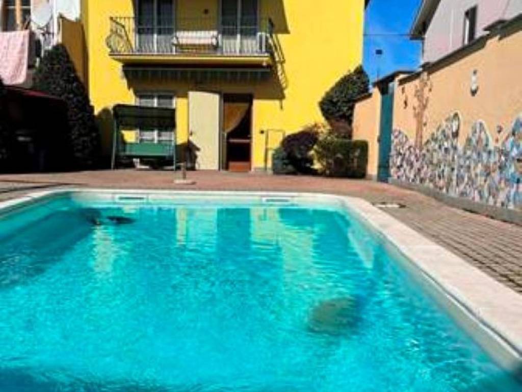 casa indipendente in vendita a Carmagnola in zona San Bernardo