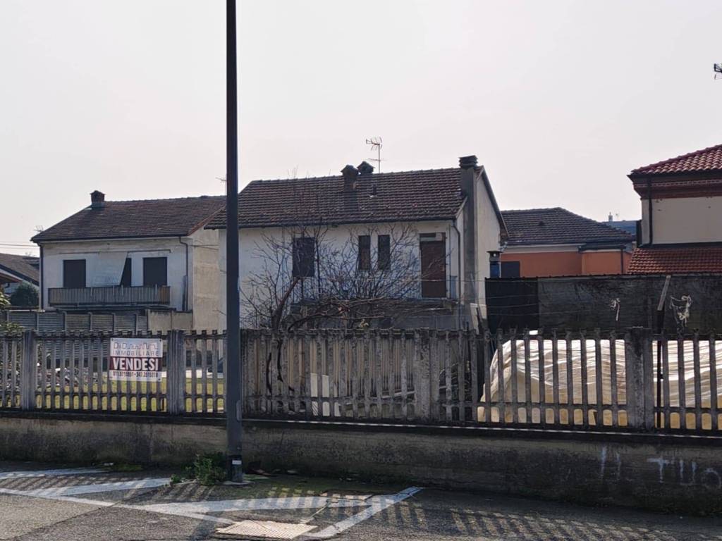 casa indipendente in vendita a Carmagnola