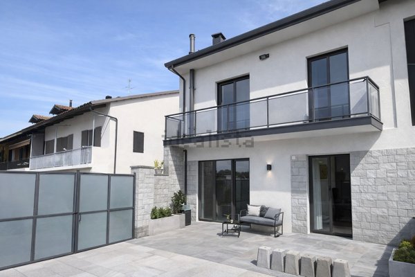 casa indipendente in vendita a Carmagnola in zona Cavalleri