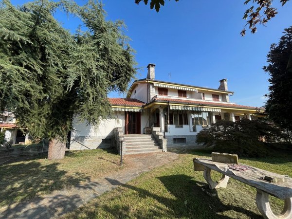 casa indipendente in vendita a Carmagnola in zona San Bernardo