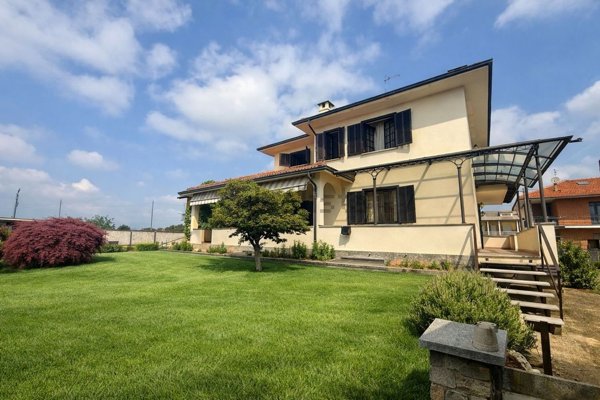 casa indipendente in vendita a Carmagnola in zona San Bernardo