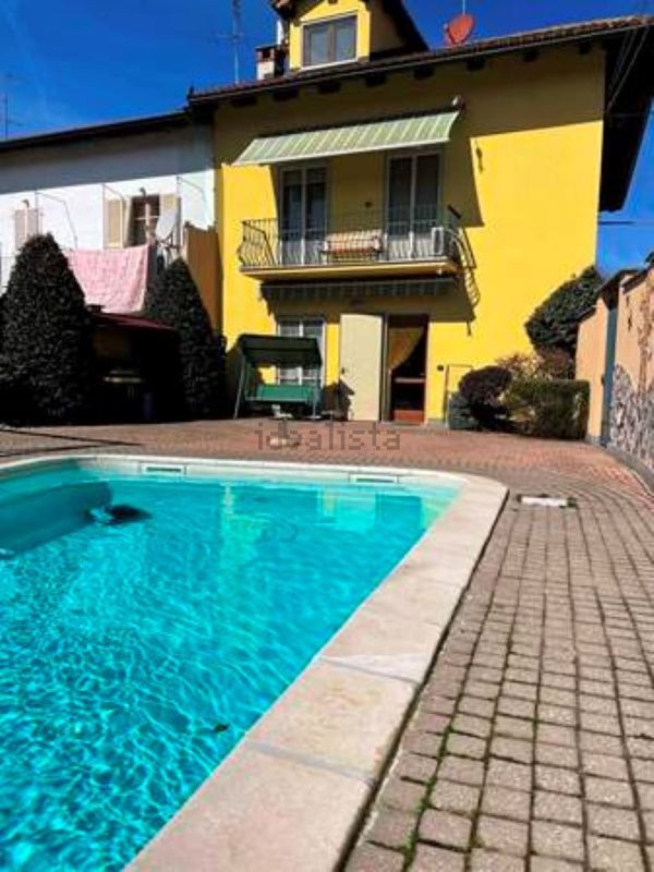 casa indipendente in vendita a Carmagnola in zona San Bernardo