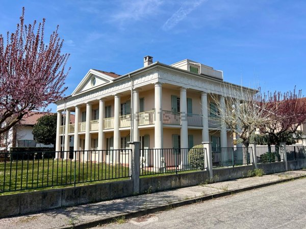 casa indipendente in vendita a Carmagnola