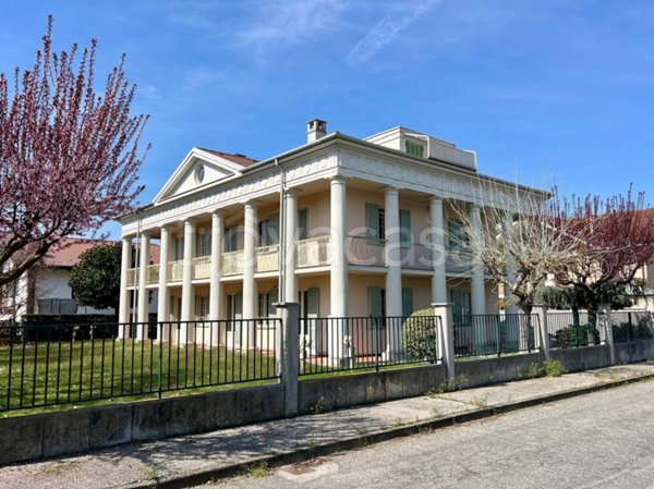 casa indipendente in vendita a Carmagnola