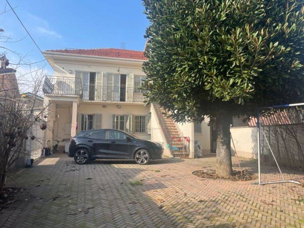 casa indipendente in vendita a Carmagnola in zona San Bernardo