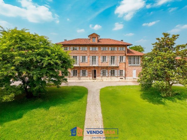 casale in vendita a Carmagnola in zona Oselle