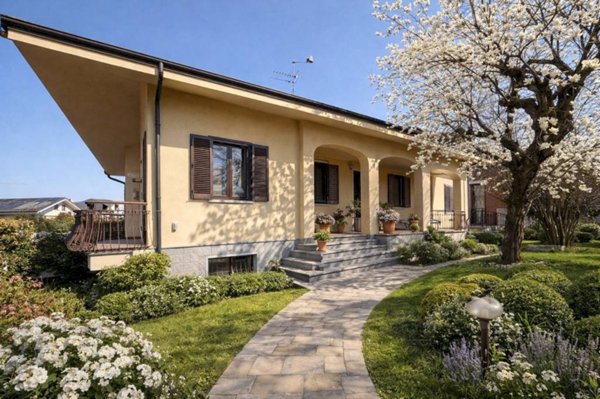 casa indipendente in vendita a Carmagnola