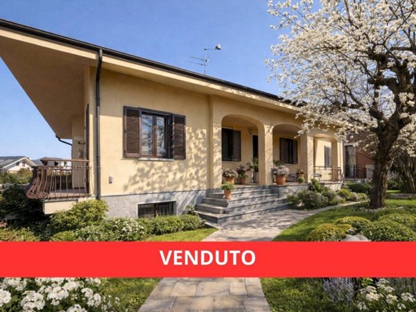 casa indipendente in vendita a Carmagnola