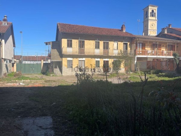 casa indipendente in vendita a Carmagnola in zona Salasio