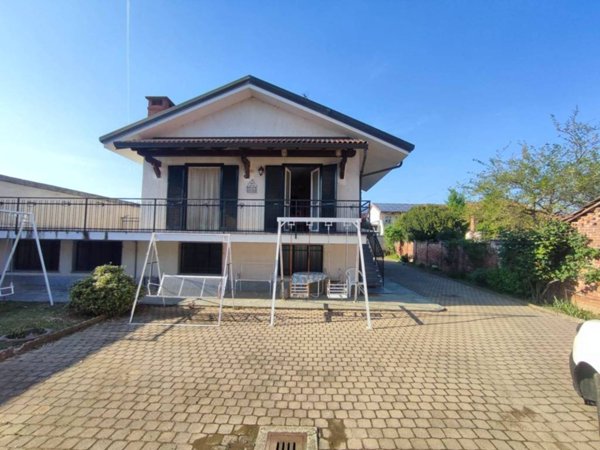 casa indipendente in vendita a Carmagnola in zona San Bernardo