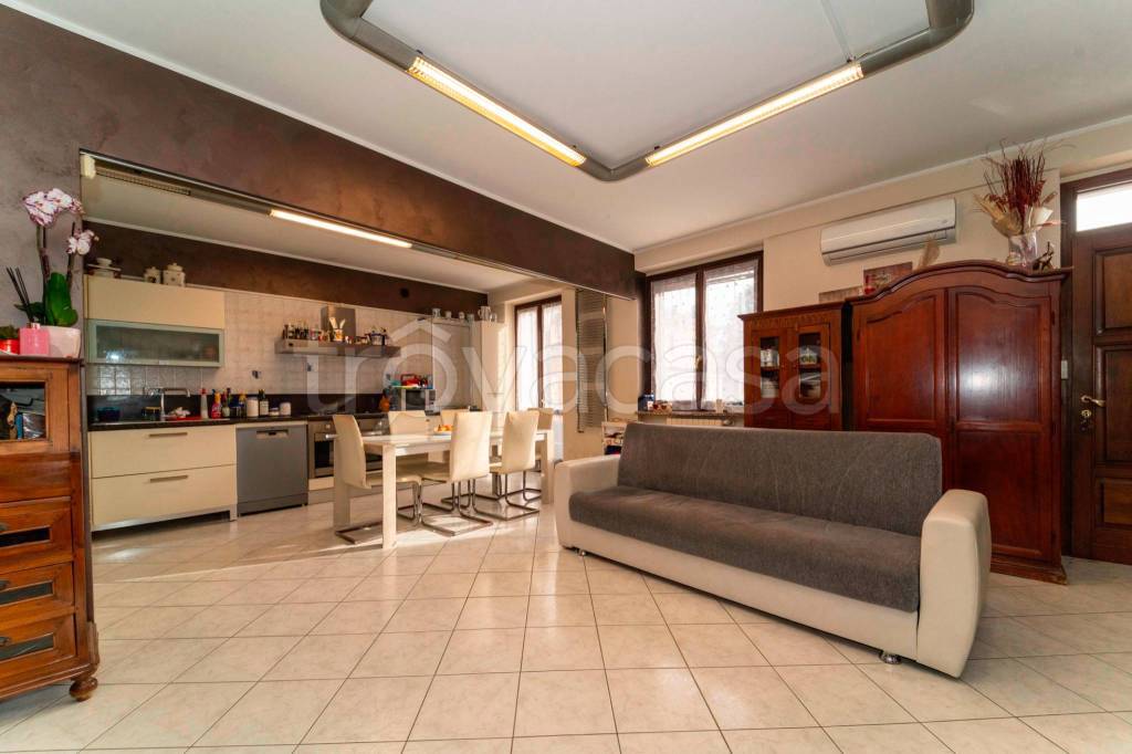 casa indipendente in vendita a Carmagnola