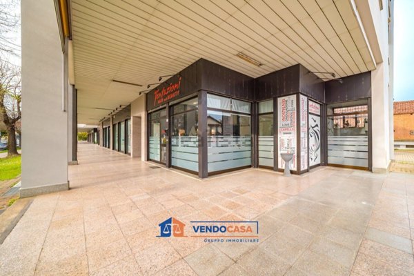 locale commerciale in vendita a Carmagnola