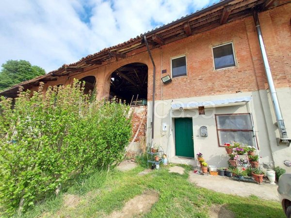 casale in vendita a Carmagnola in zona Tuninetti