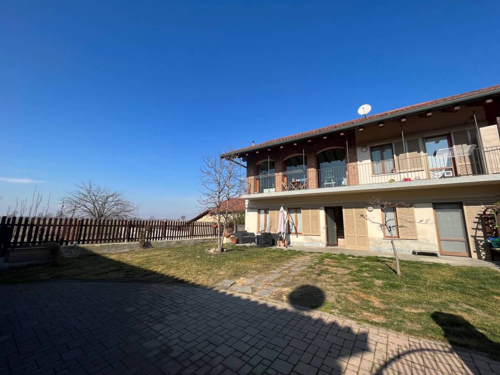 casa indipendente in vendita a Carmagnola in zona San Michele
