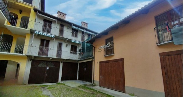 locale di sgombero in vendita a Carmagnola in zona Cavalleri