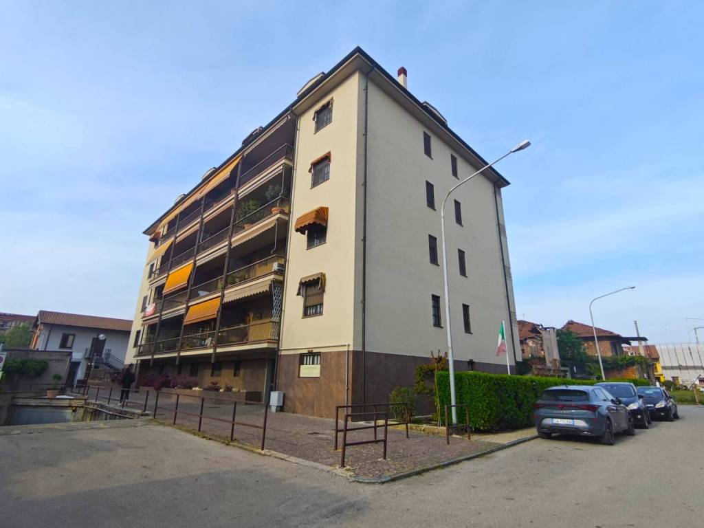 locale commerciale in vendita a Carmagnola