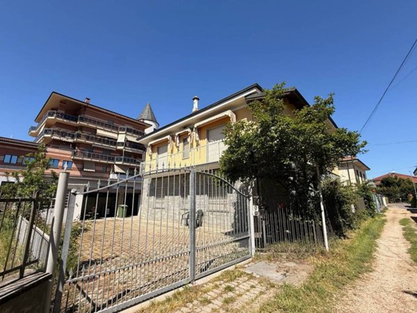 casa indipendente in vendita a Carmagnola