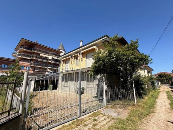 casa indipendente in vendita a Carmagnola