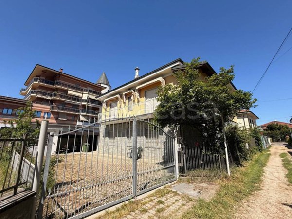casa indipendente in vendita a Carmagnola