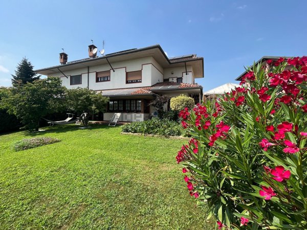 casa indipendente in vendita a Carmagnola in zona Salasio