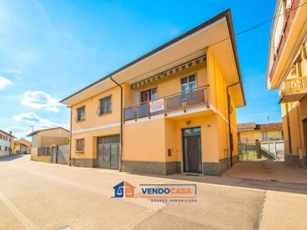 casa indipendente in vendita a Carmagnola in zona Salasio