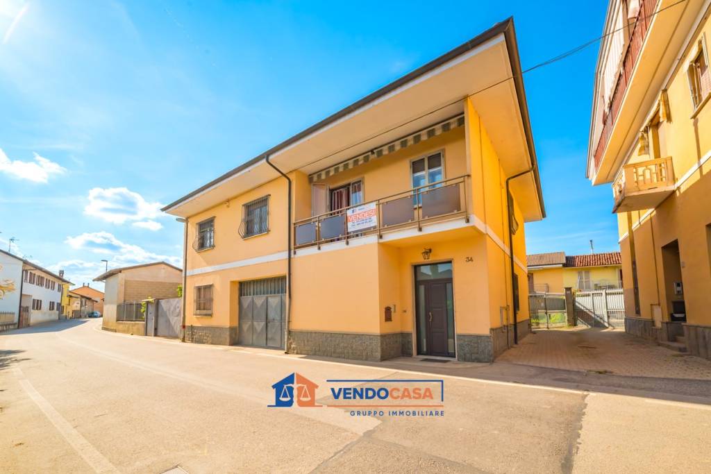 casa indipendente in vendita a Carmagnola in zona Salasio