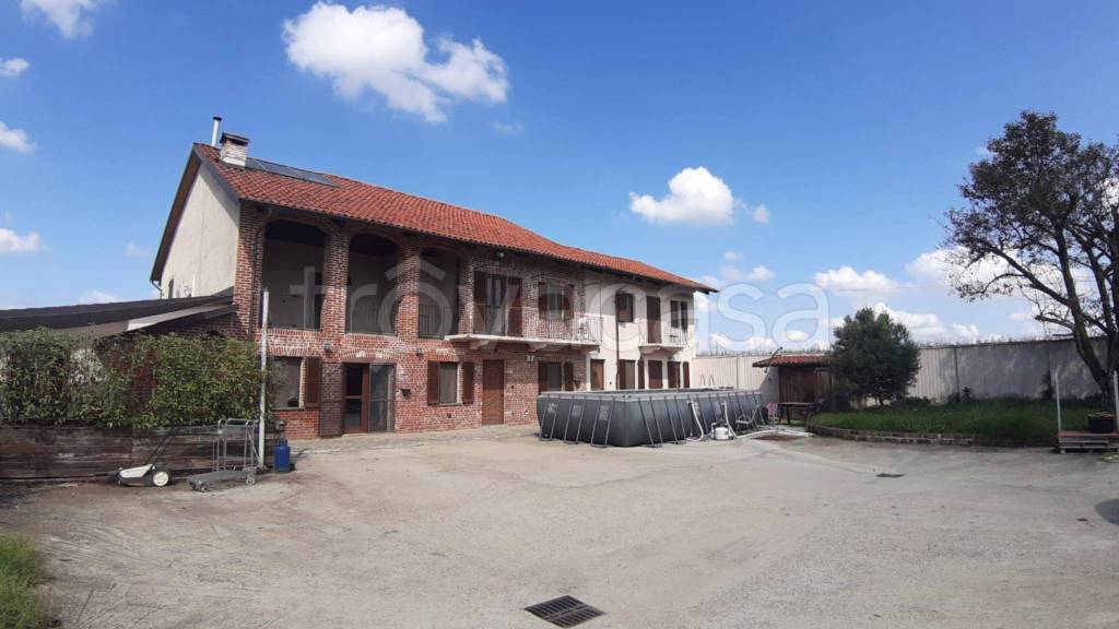 casa indipendente in vendita a Carmagnola in zona Cavalleri