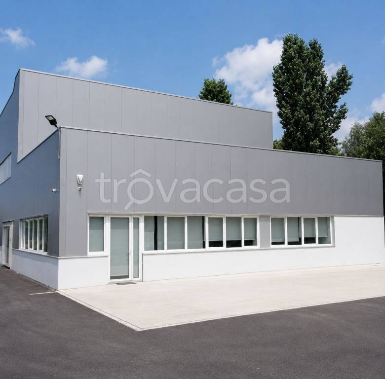 locale commerciale in vendita a Carmagnola