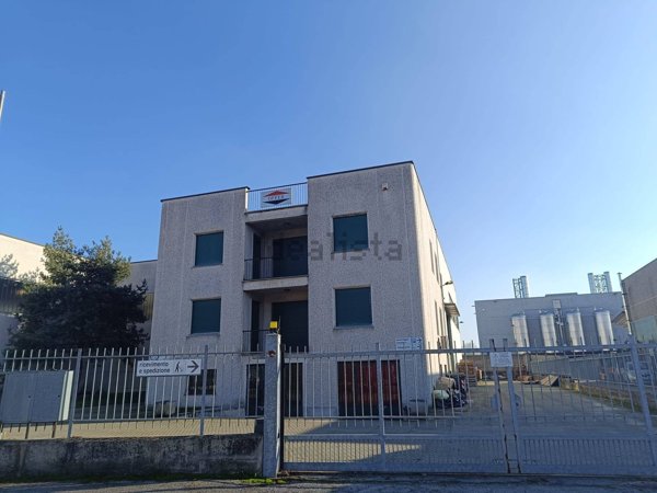 locale di sgombero in vendita a Carmagnola