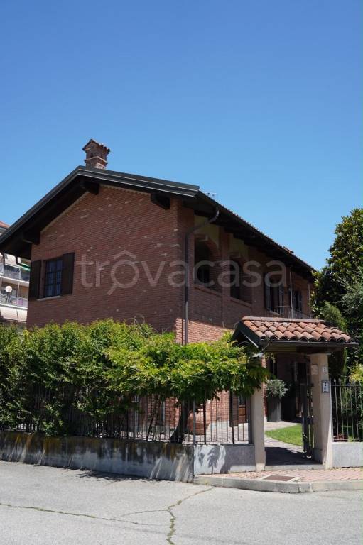 casa indipendente in vendita a Carmagnola