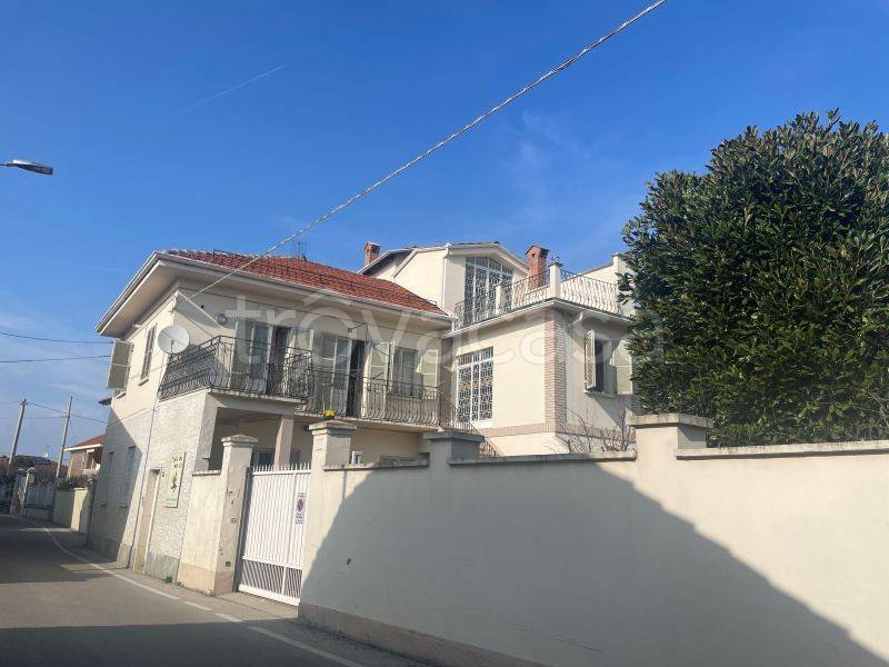 casa indipendente in vendita a Carmagnola in zona San Bernardo