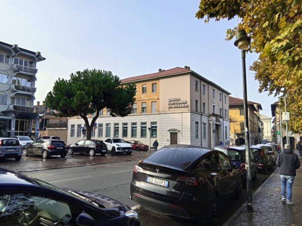 negozio in vendita a Carmagnola in zona Cavalleri