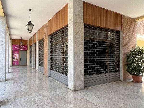 negozio in vendita a Carmagnola in zona Cavalleri
