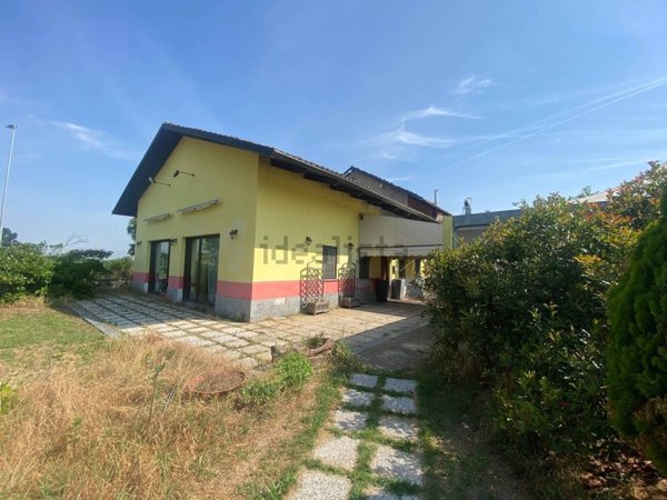casa indipendente in vendita a Carmagnola in zona Tuninetti