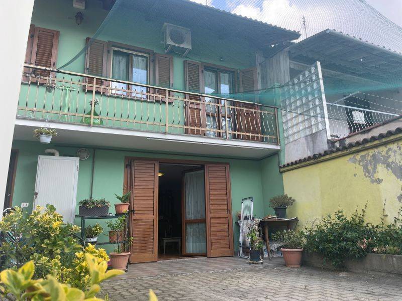casa indipendente in vendita a Carmagnola in zona San Bernardo