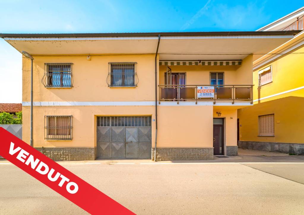 casa indipendente in vendita a Carmagnola in zona Salasio