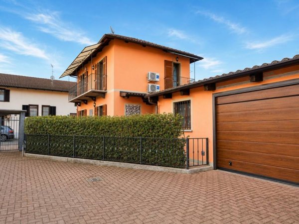 casa indipendente in vendita a Carmagnola in zona San Bernardo