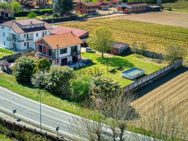 casa indipendente in vendita a Carmagnola in zona Tuninetti