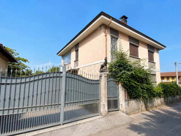 casa indipendente in vendita a Carmagnola